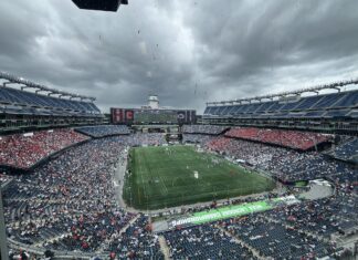 New England shows up on and off the field during Championship Weekend